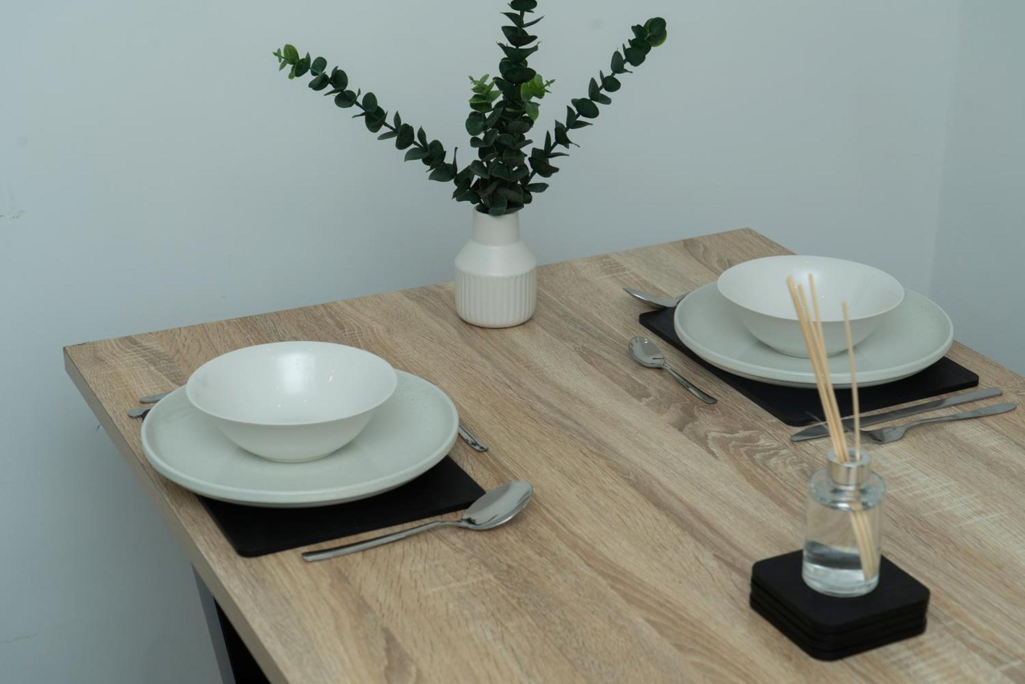 Double Bedroom Near Etihad And Coop Live With Free Parking, Shared Kitchen & Bathroom - Including Free 1-Hour Early Check-In Or Late Check-Out For Bookings Until July Μάντσεστερ Εξωτερικό φωτογραφία