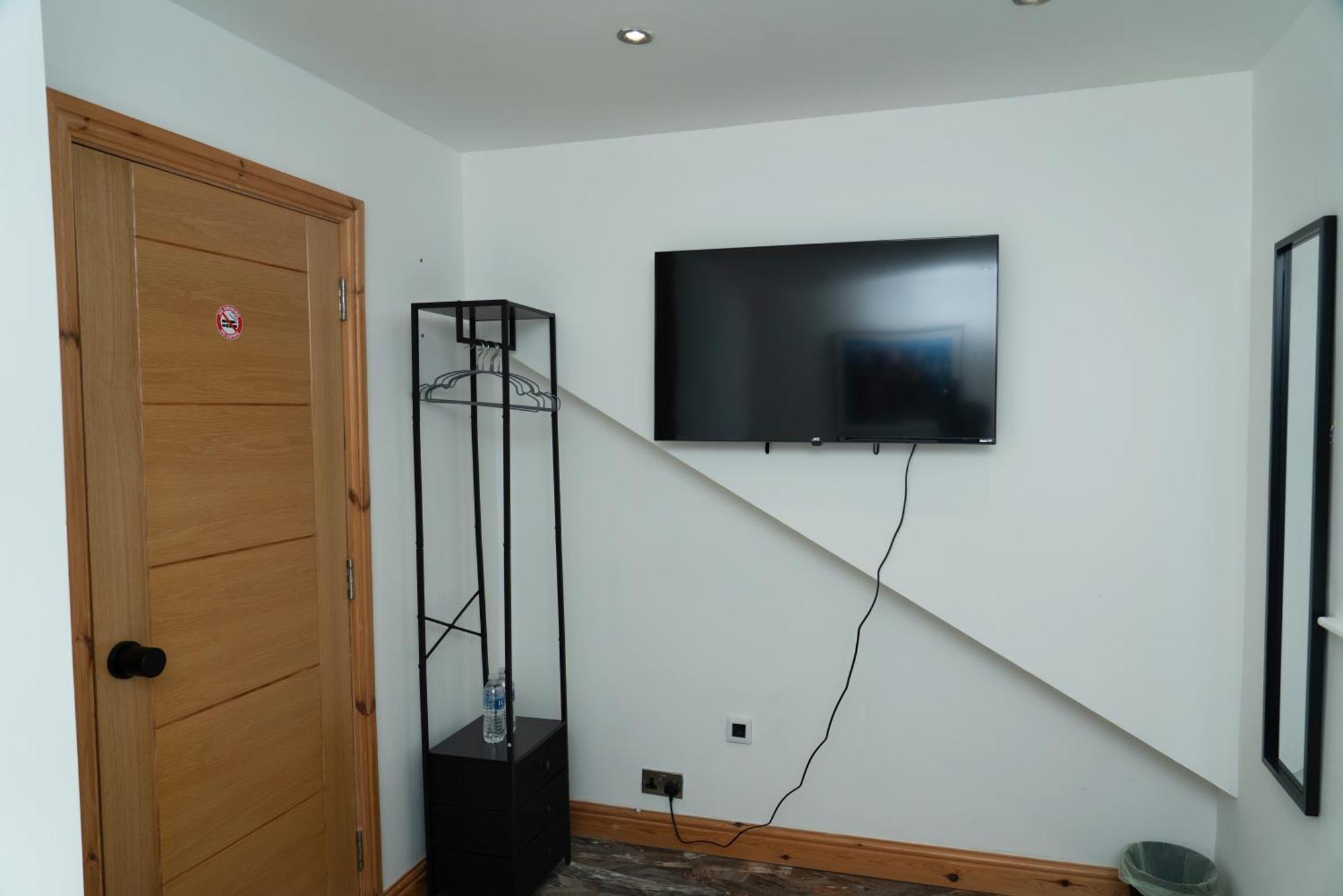 Double Bedroom Near Etihad And Coop Live With Free Parking, Shared Kitchen & Bathroom - Including Free 1-Hour Early Check-In Or Late Check-Out For Bookings Until July Μάντσεστερ Εξωτερικό φωτογραφία