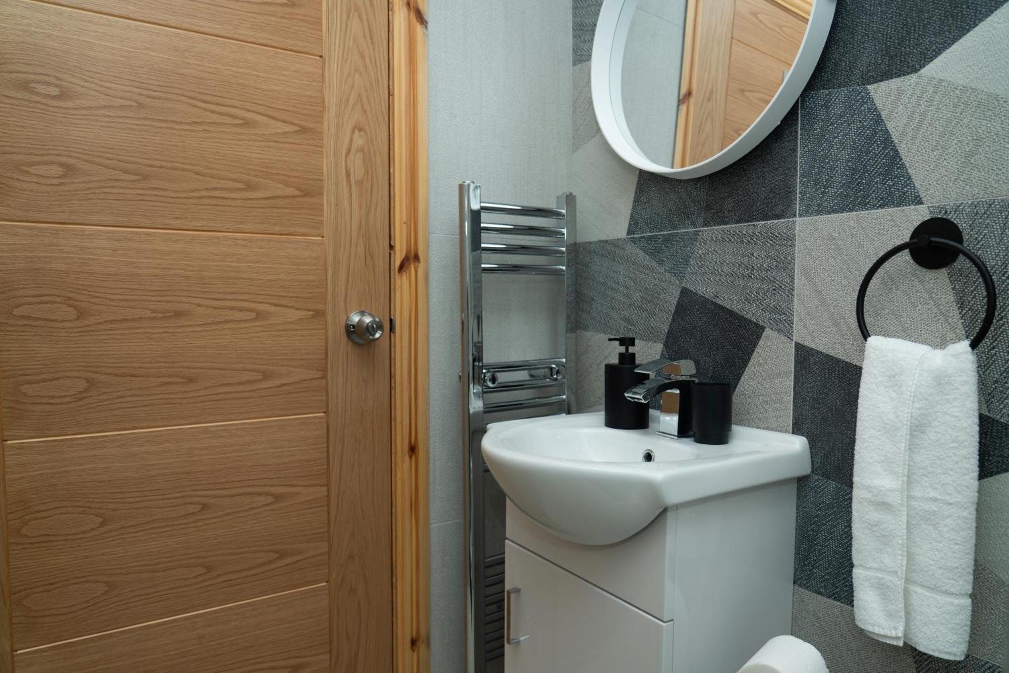 Double Bedroom Near Etihad And Coop Live With Free Parking, Shared Kitchen & Bathroom - Including Free 1-Hour Early Check-In Or Late Check-Out For Bookings Until July Μάντσεστερ Εξωτερικό φωτογραφία